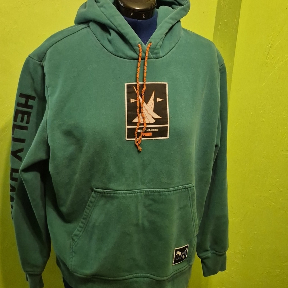 Puma Co-branded hoodie  collab with Helly Hansen. Heavyweight cotton.sz.L(1612)